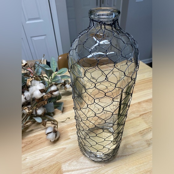 Chicken wire vase with greenery - Picture 9 of 12